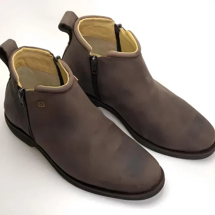 Bota Zavu Ortopédica + 3 Brindes Exclusivos: Boné, carteira e cinto.